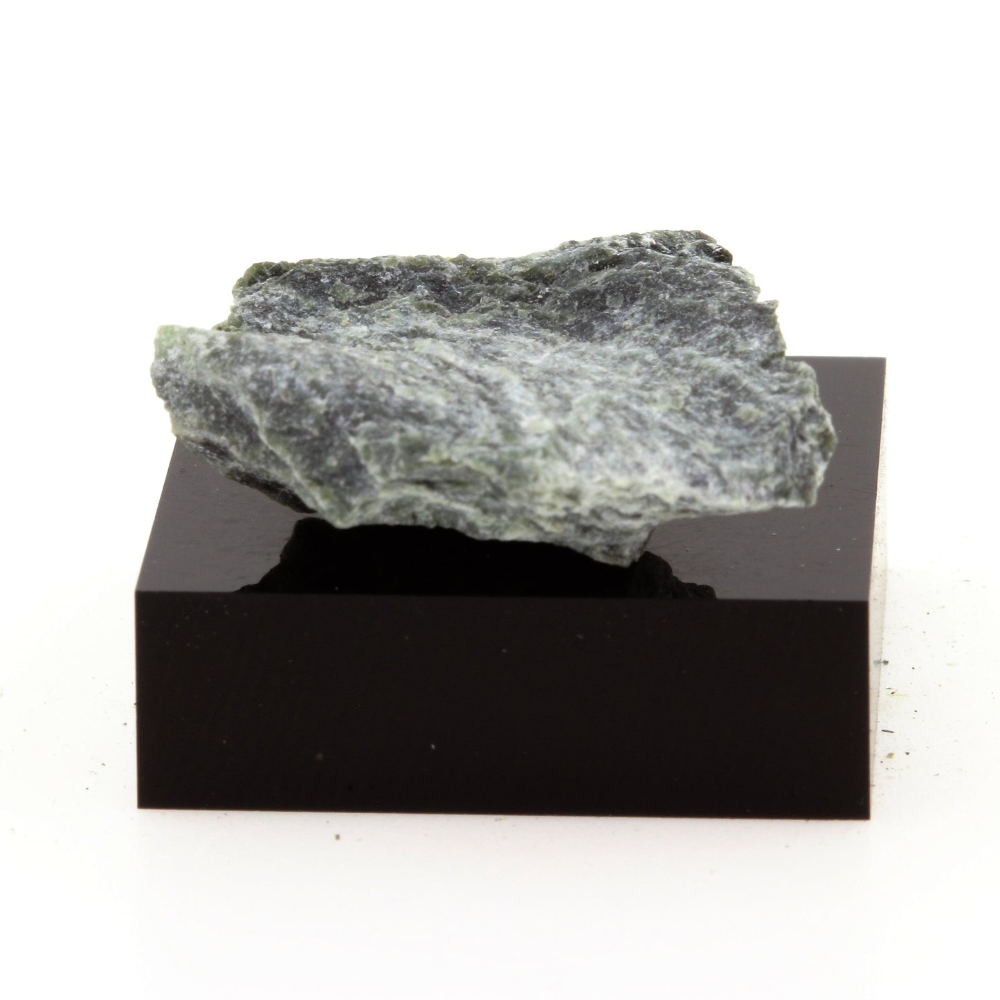 Gymnite. 30.3 carats, Estrie, Québec, Canada