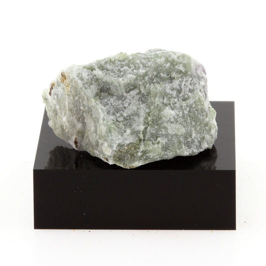 Pectolite, 43.3 carats, Mont Saint-Hilaire, Québec, Canada