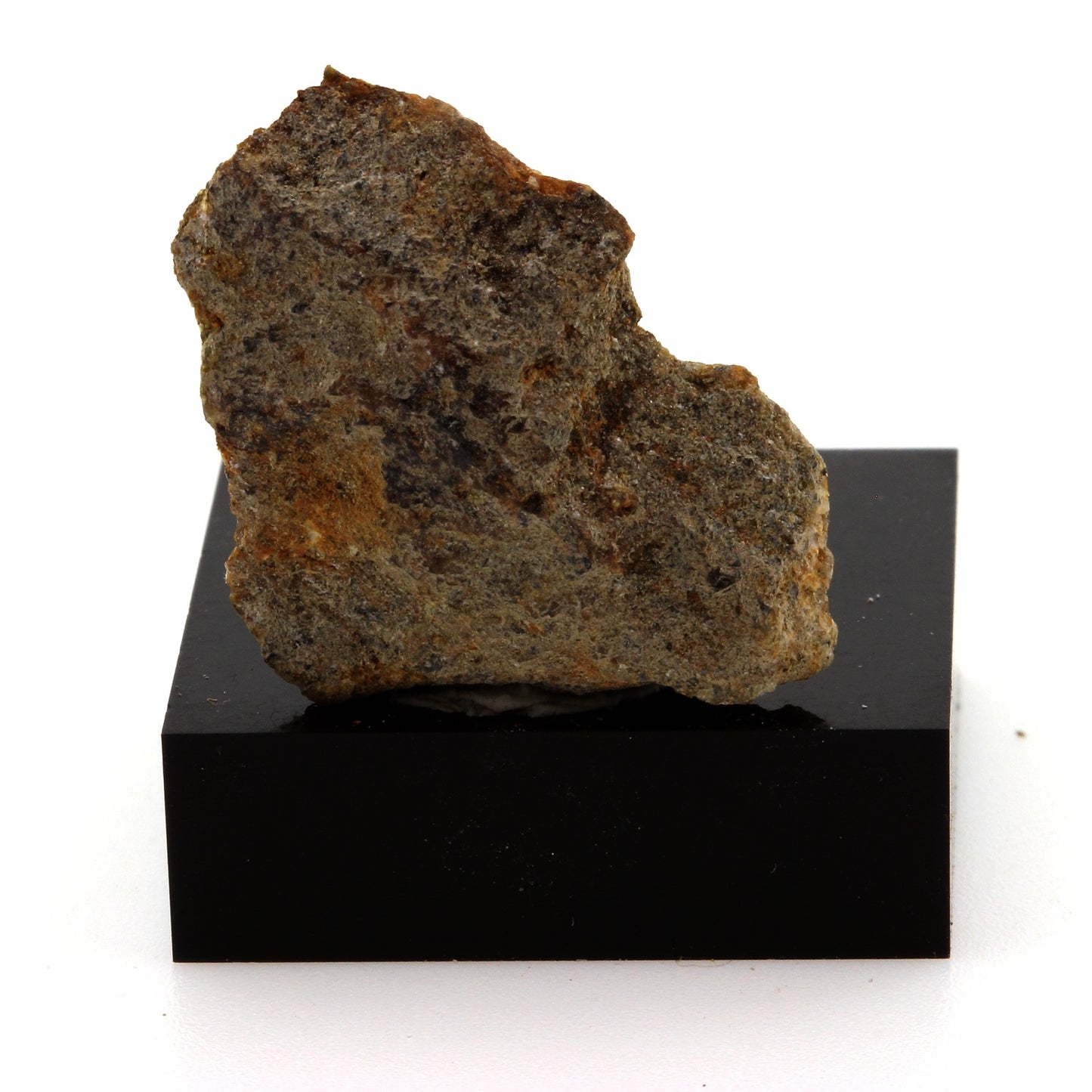 Hydromagnesite. 34.5 carats. Kilmar, Québec, Canada