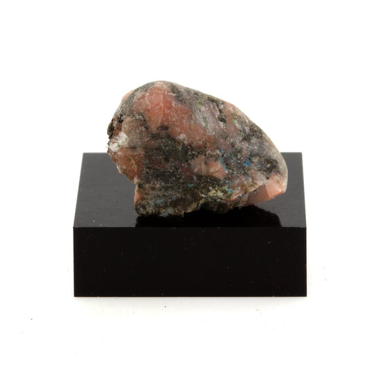 Howlite. 33.4 carats. Grenville, Québec, Canada