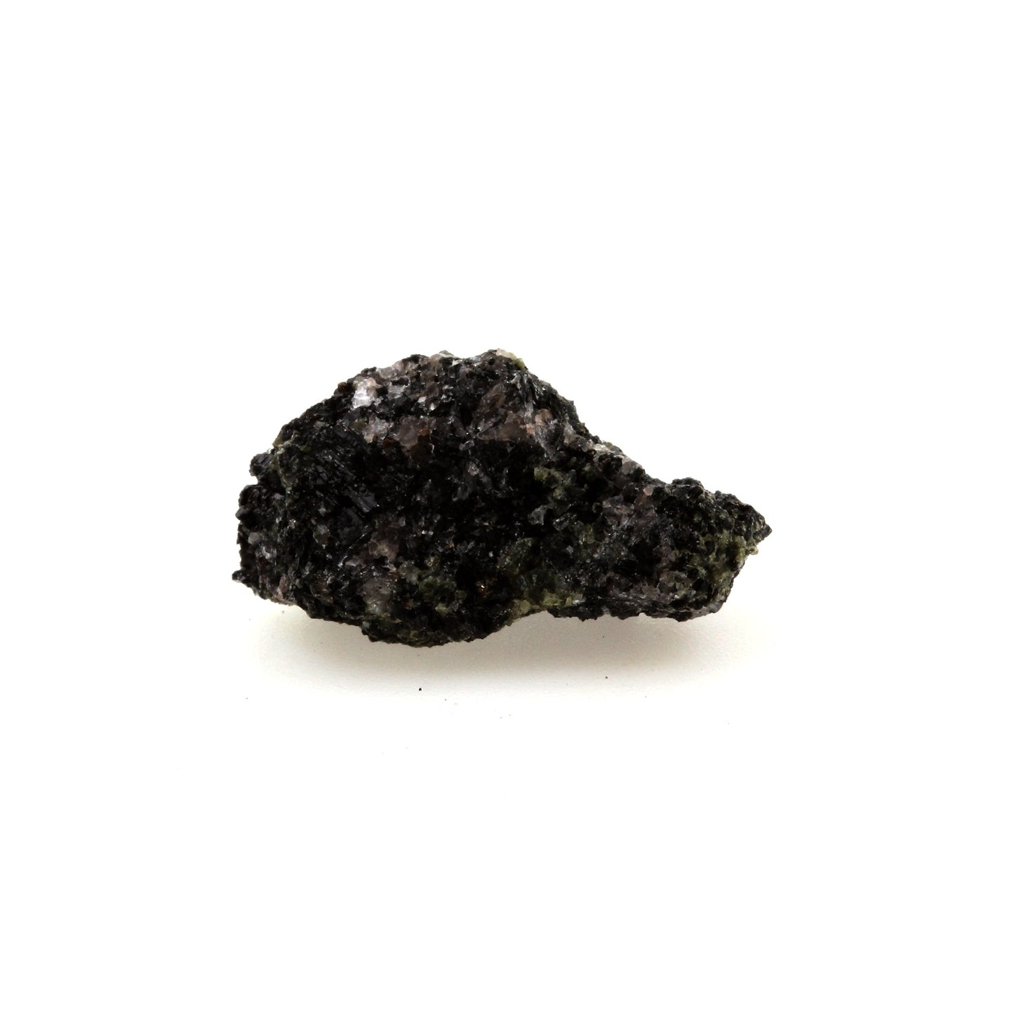 Hornblendite. 25.7 carat. Gatineau, Québec, Canada