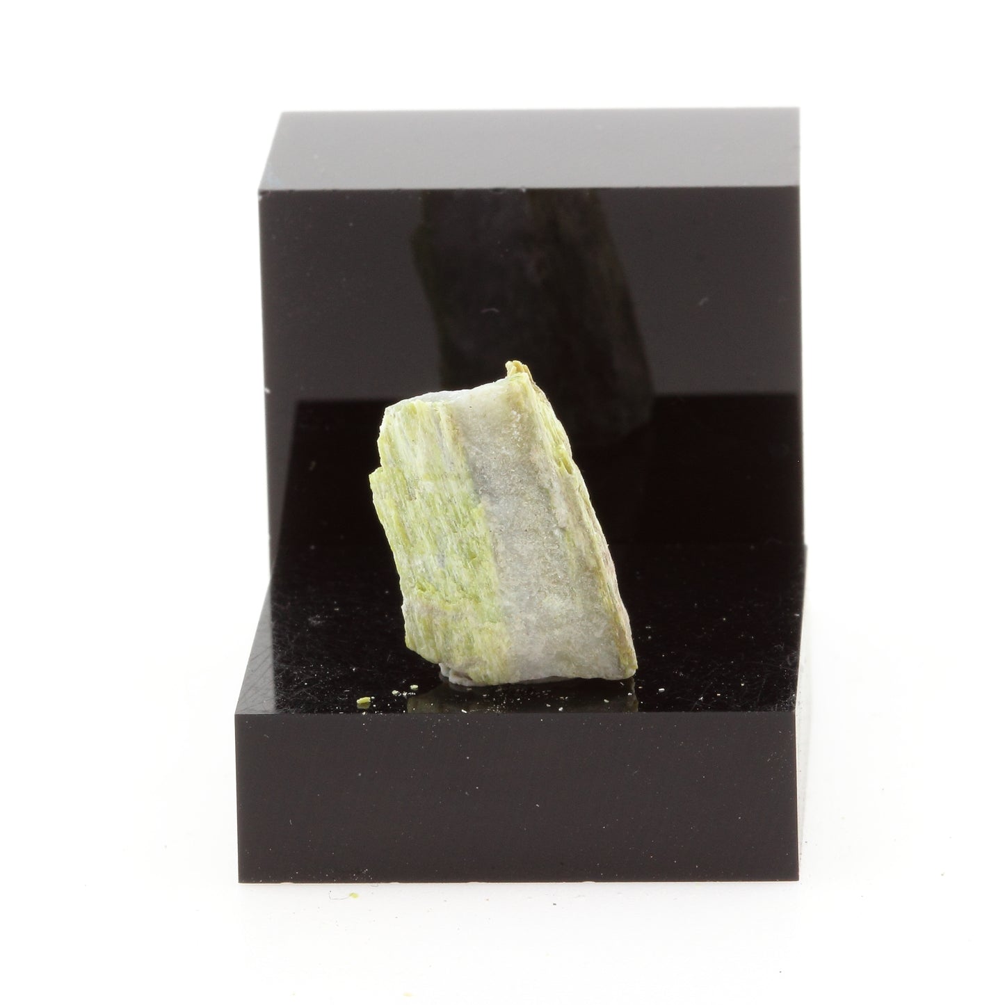 Mountain Leather, 17.4 carats, Estrie, Québec, Canada