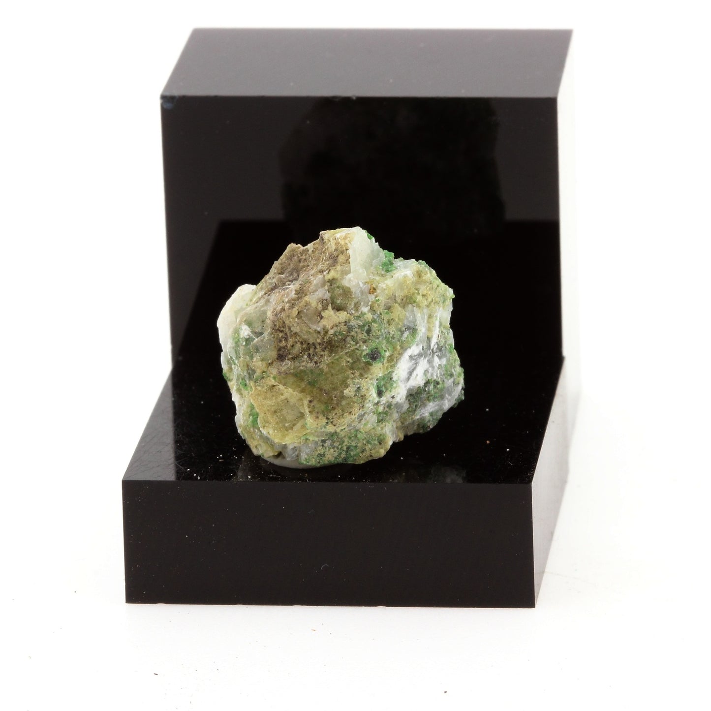 Hellyerite. 19.6 carats. Estrie, Québec, Canada