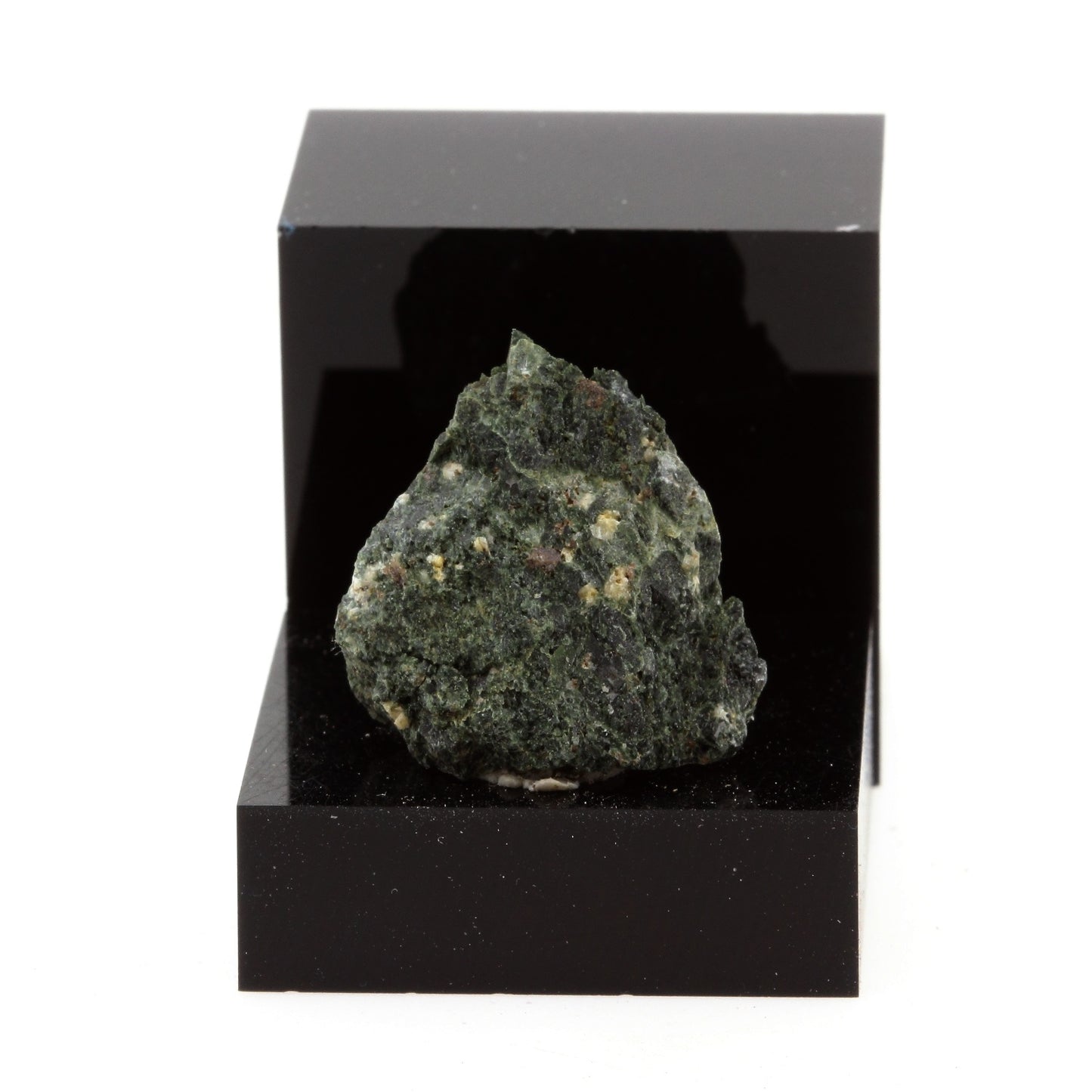 Hastingsite. 26.8 carat. Wilberforce, Ontario, Canada