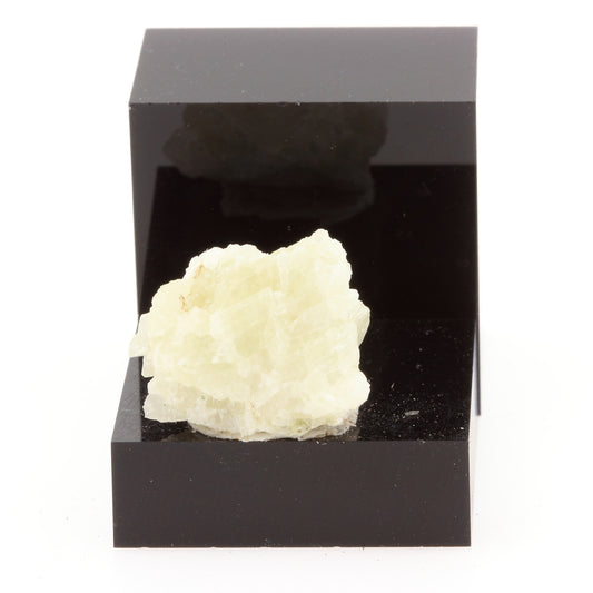 Marbre Calcite. 29.5 carats. Lanark, Ontario, Canada