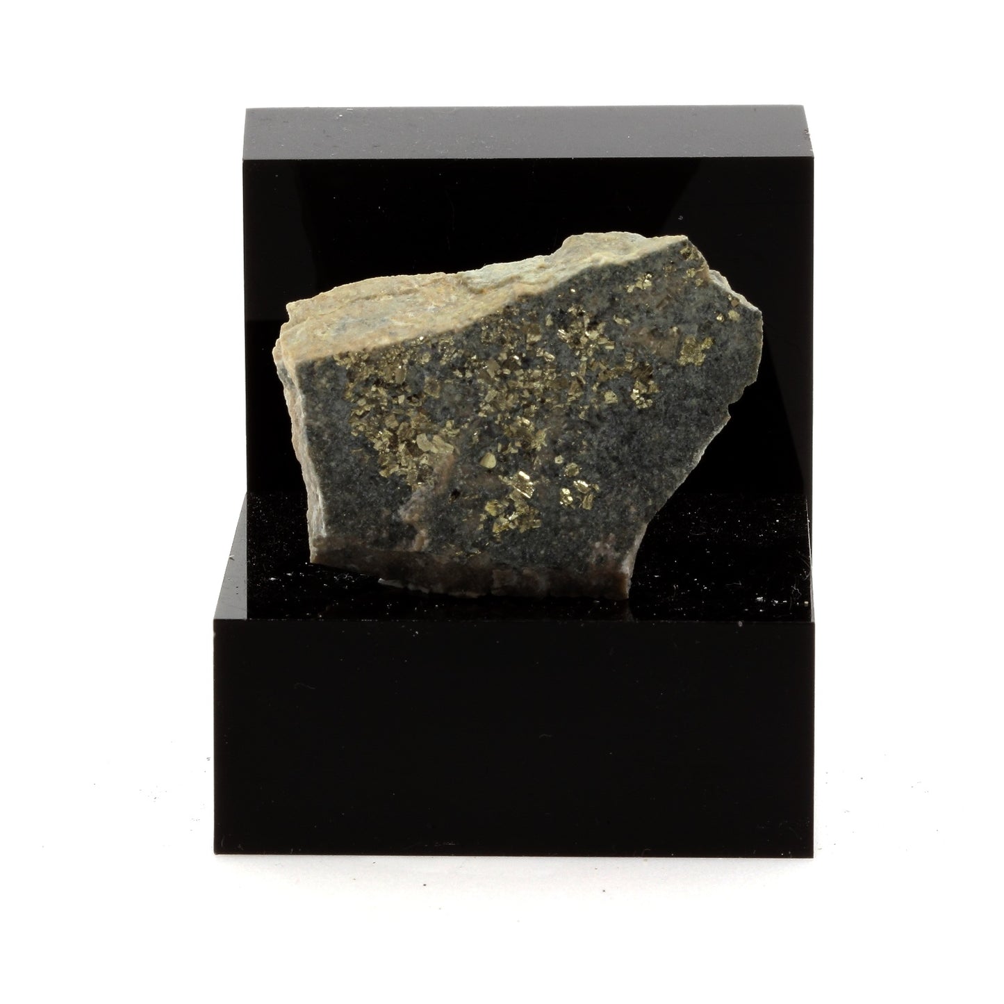 Pyrite sur Keratophyre. 96.1 carats. Villefranche-sur-Saône, France