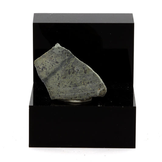 Pyrite sur Keratophyre. 53.4 carats. Villefranche-sur-Saône, France