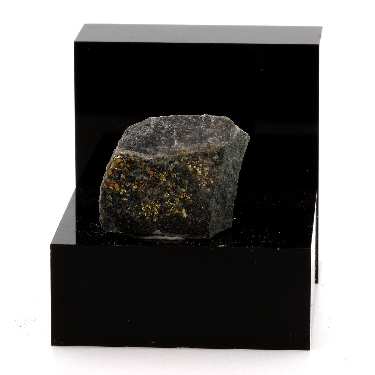 Pyrite sur Keratophyre. 45.9 carats. Villefranche-sur-Saône, France