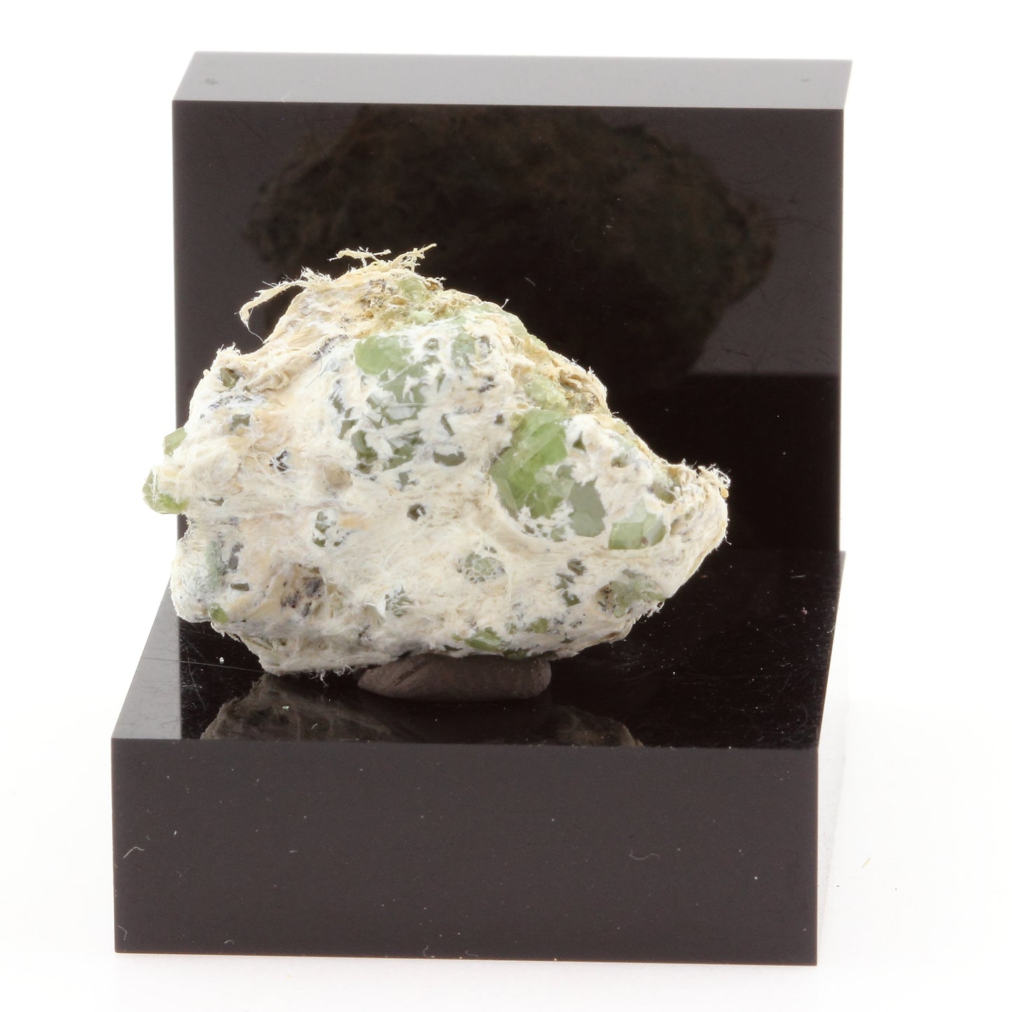 Grenat démantoïde. 33.08 carats. Campo Franscia, Malenco Valley, Italie