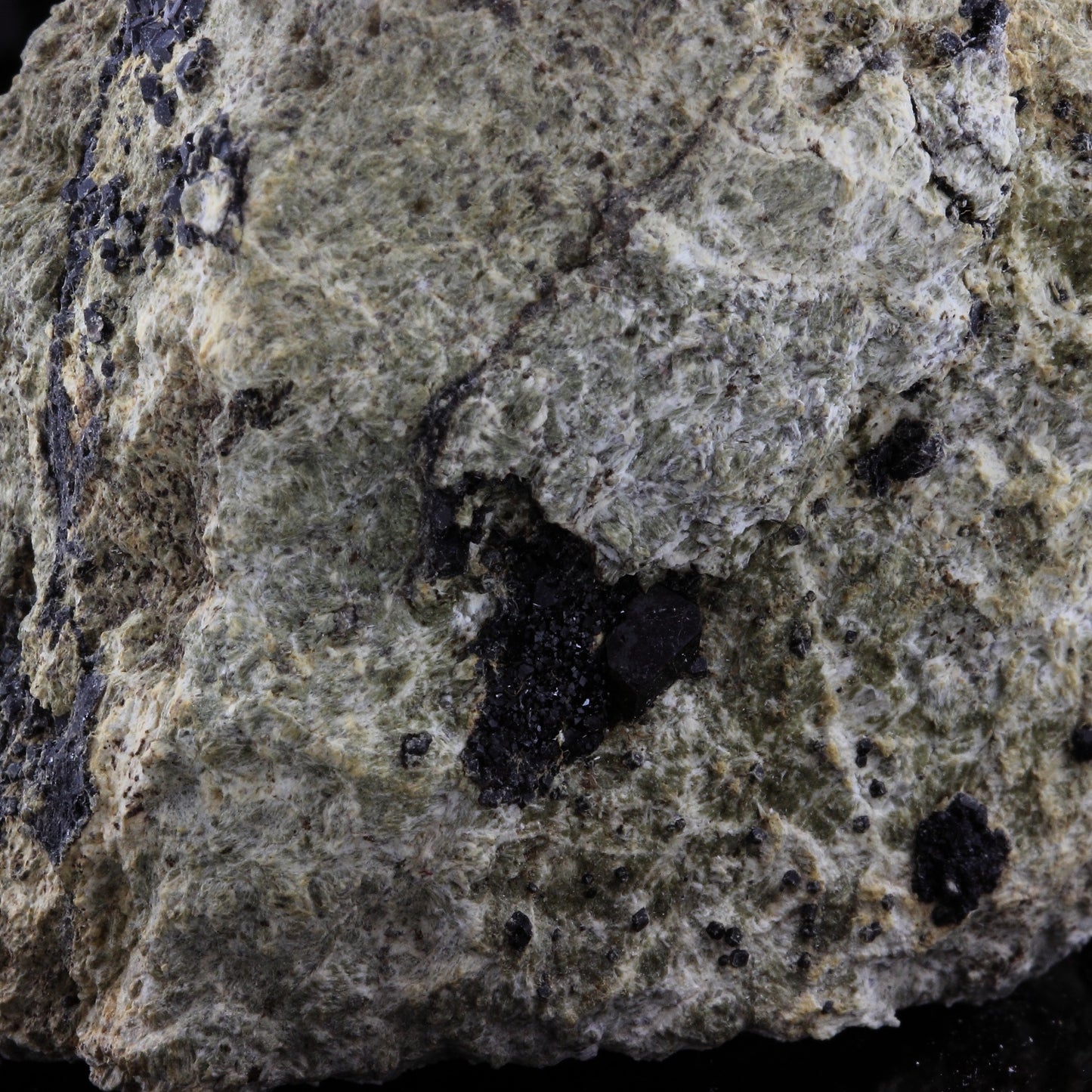 Grenat Melanite. 573.6 carats. San Benito Co., California, USA