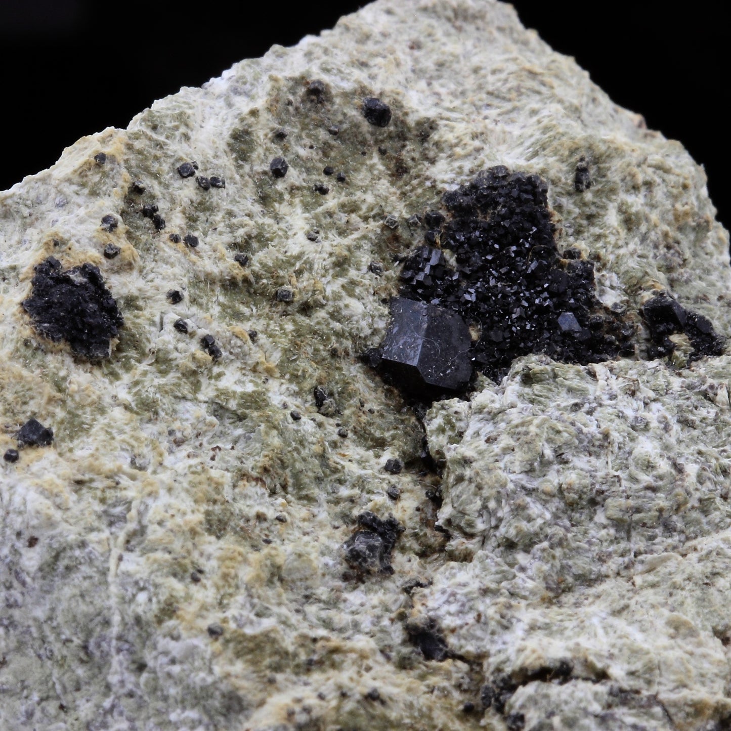 Grenat Melanite. 573.6 carats. San Benito Co., California, USA