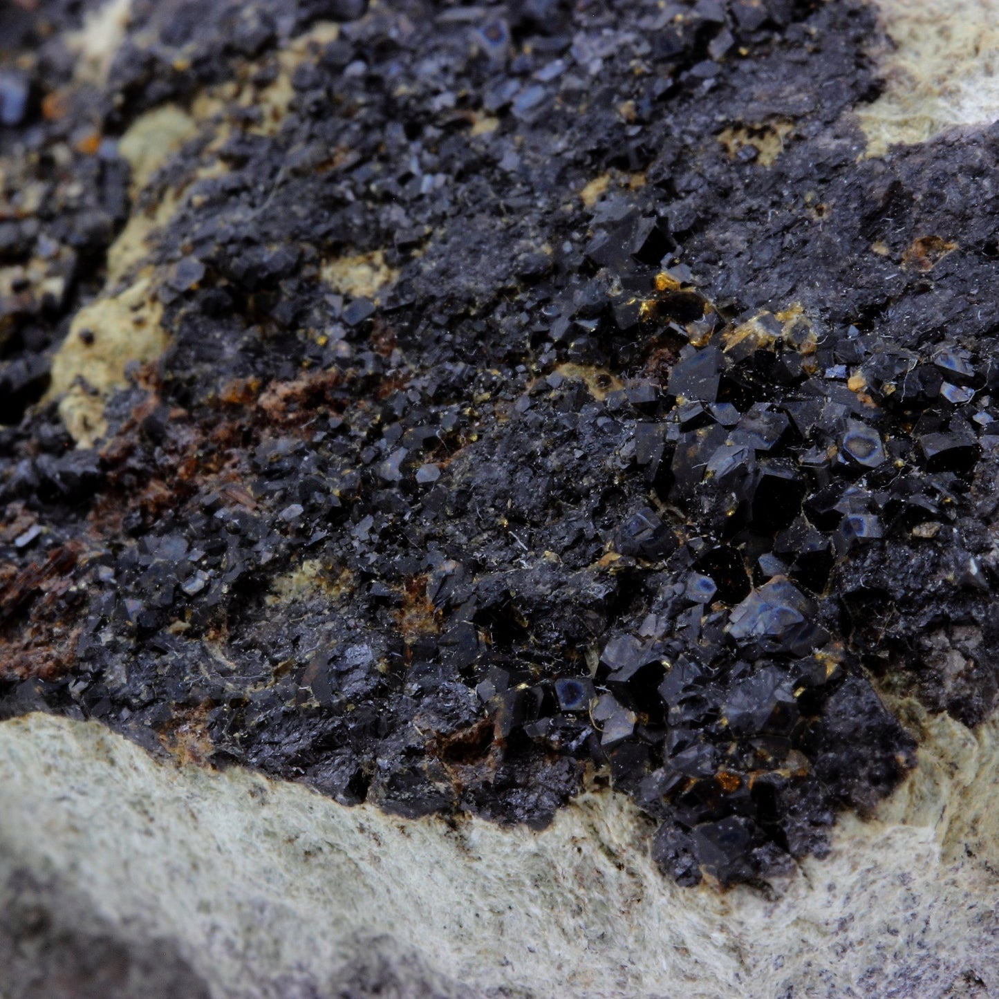 Grenat Melanite. 686.5 carats. San Benito Co., California, USA