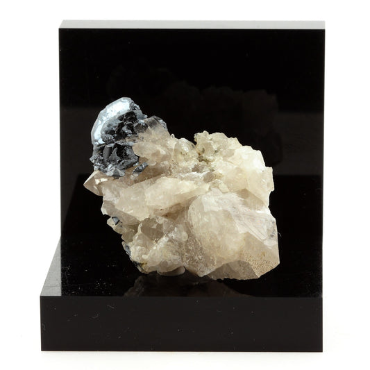 Hematite + Rutile + Quartz. 119.4 carats. Cavradi gorge, Grischun, Suisse