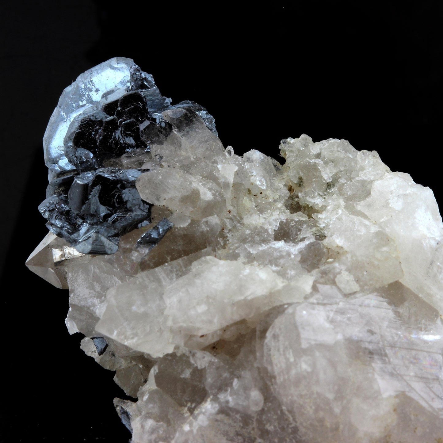 Hematite + Rutile + Quartz. 119.4 carats. Cavradi gorge, Grischun, Suisse