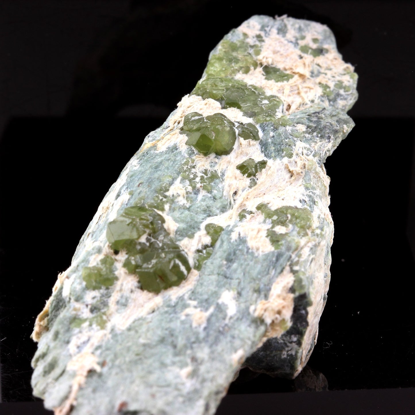 Grenat. 157.9 carats. Campo Franscia, Malenco Valley, Italie