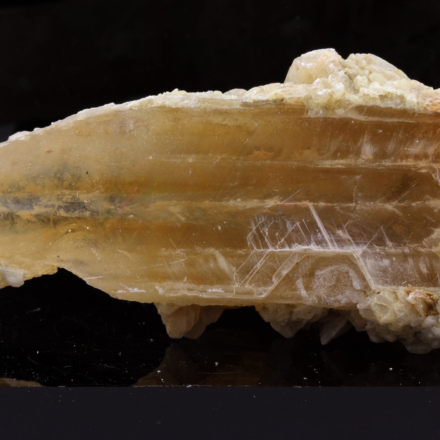 Gypse. 690.3 carats. Grignan, Drôme, France