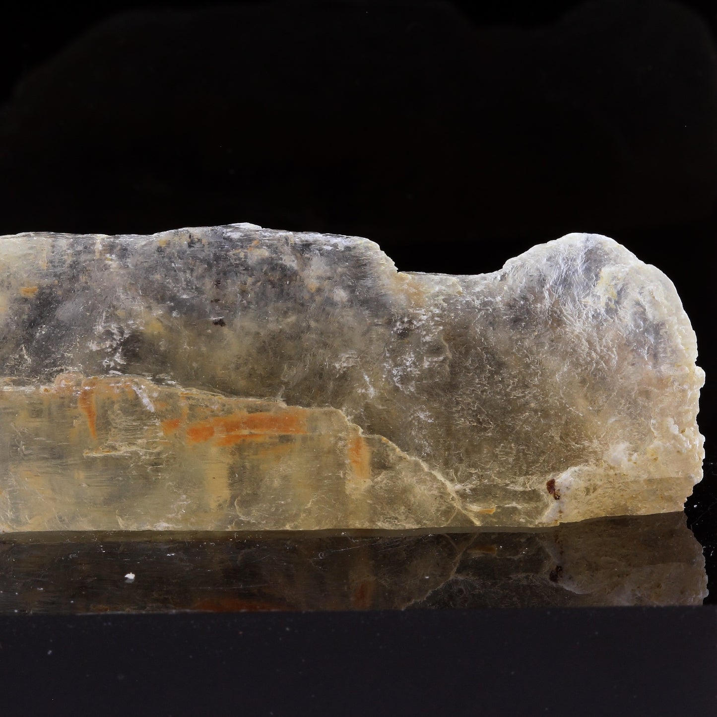 Gypse. 120.3 carats. Grignan, Drôme, France