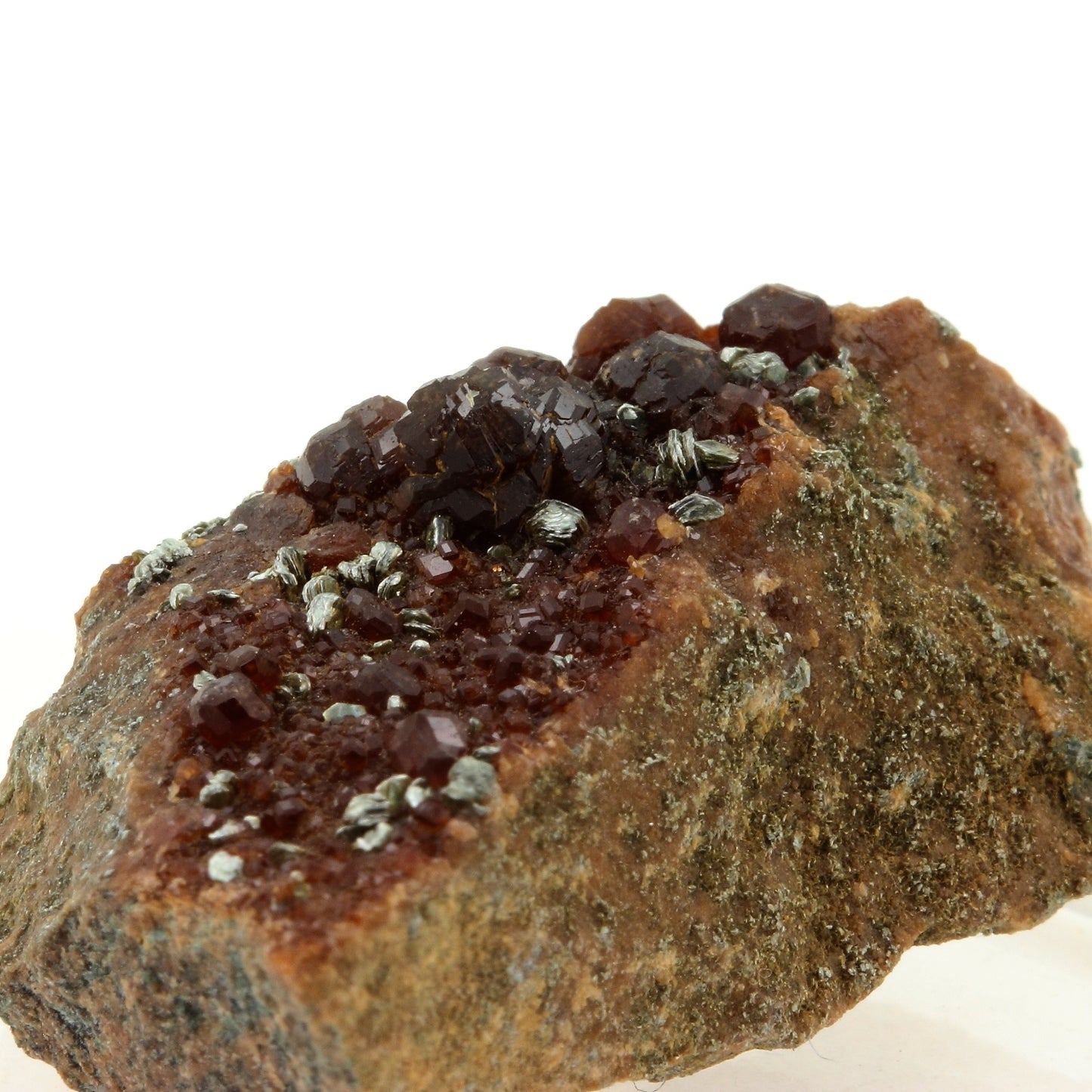 Grenat Hessonite. 133.1 carats. Laghi Verdi, Balme, Piedmont, Italie