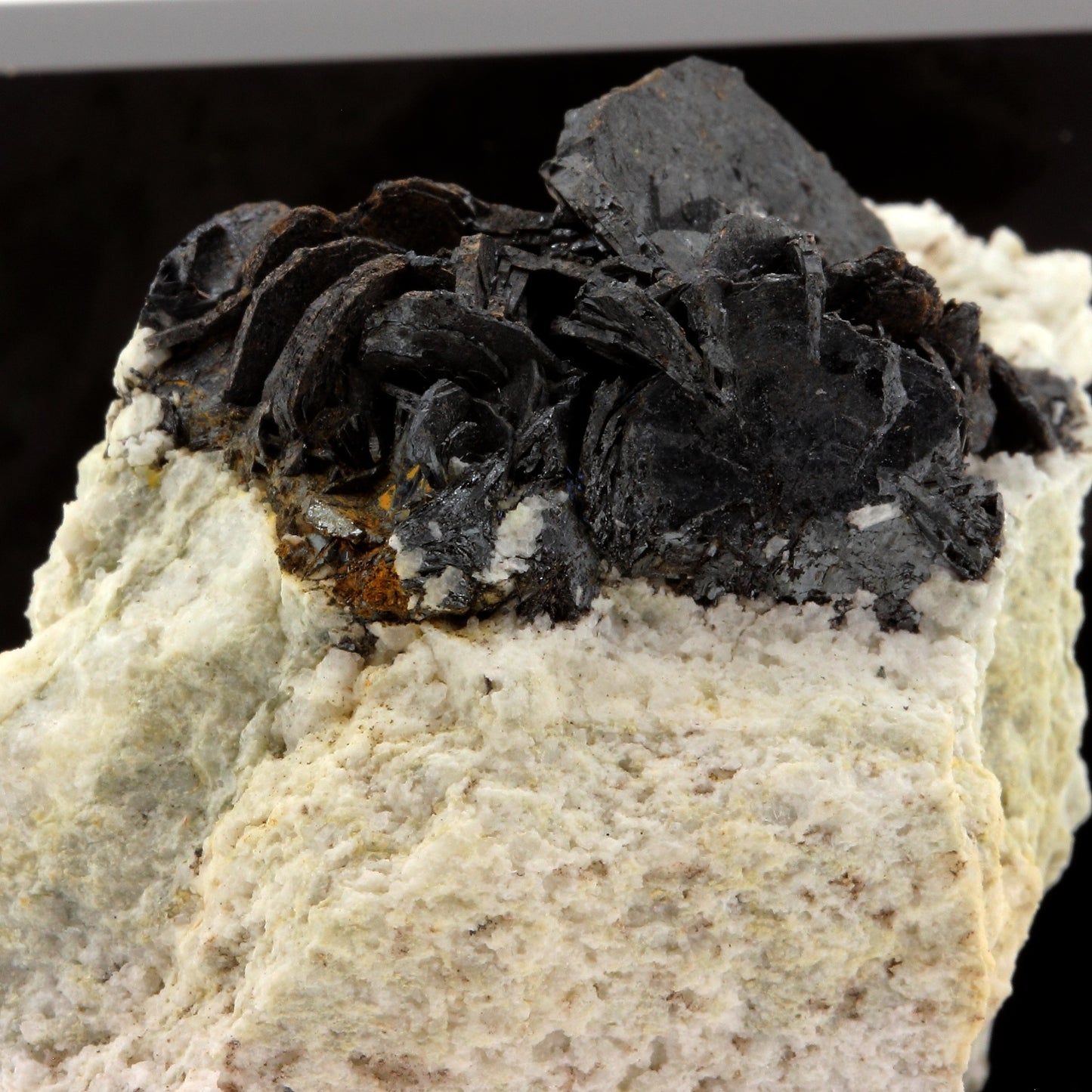 Hematite. 231.3 carats. Beaufortin, Tarentaise, Savoie, France