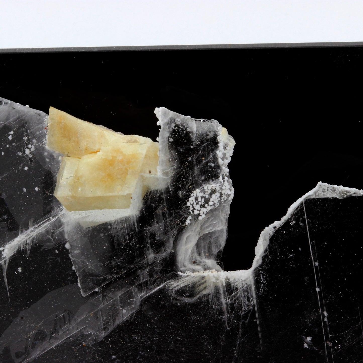 Gypse + Dolomite. 99.9 carats. Bramans, Modane, Savoie, France