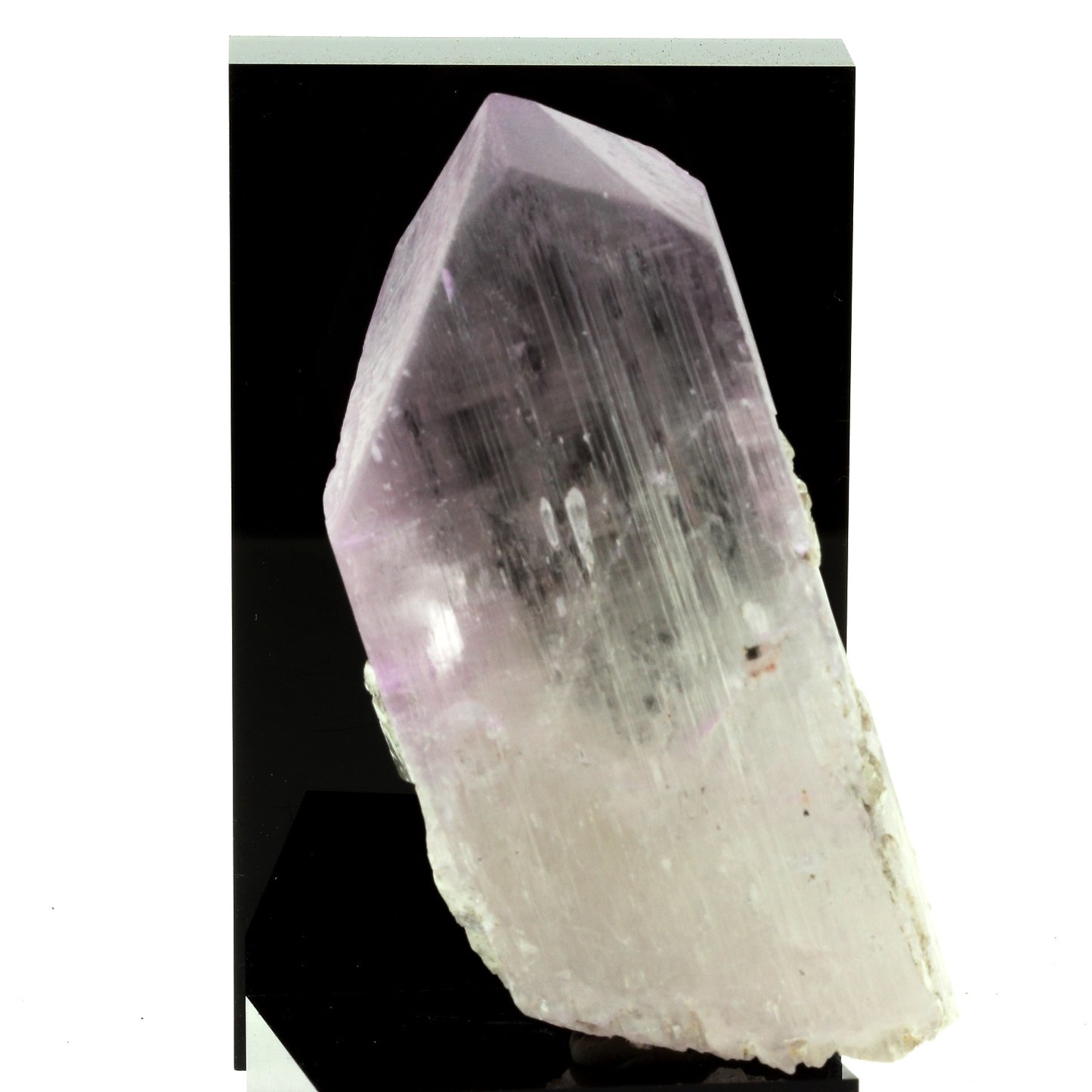 Kunzite. 976.5 carats. Konar Province, Afghanistan