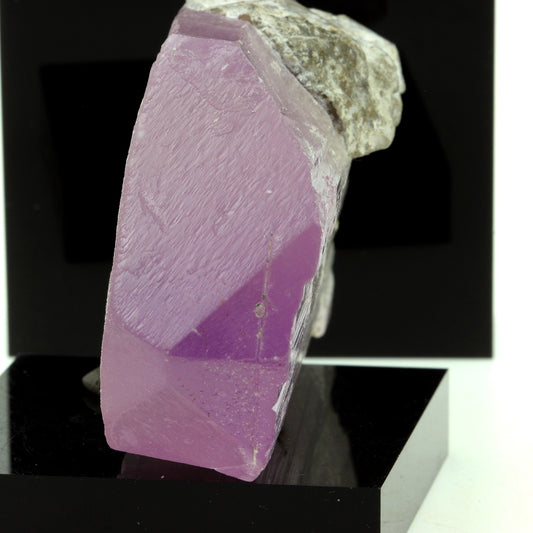 Kunzite. 976.5 carats. Konar Province, Afghanistan