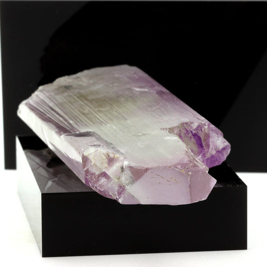 Kunzite. 1275.0 carats. Konar Province, Afghanistan