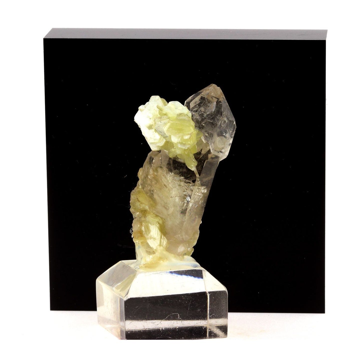 Quartz + Muscovite, 225.9 carats, Galileia, Minas Gerais, Brésil