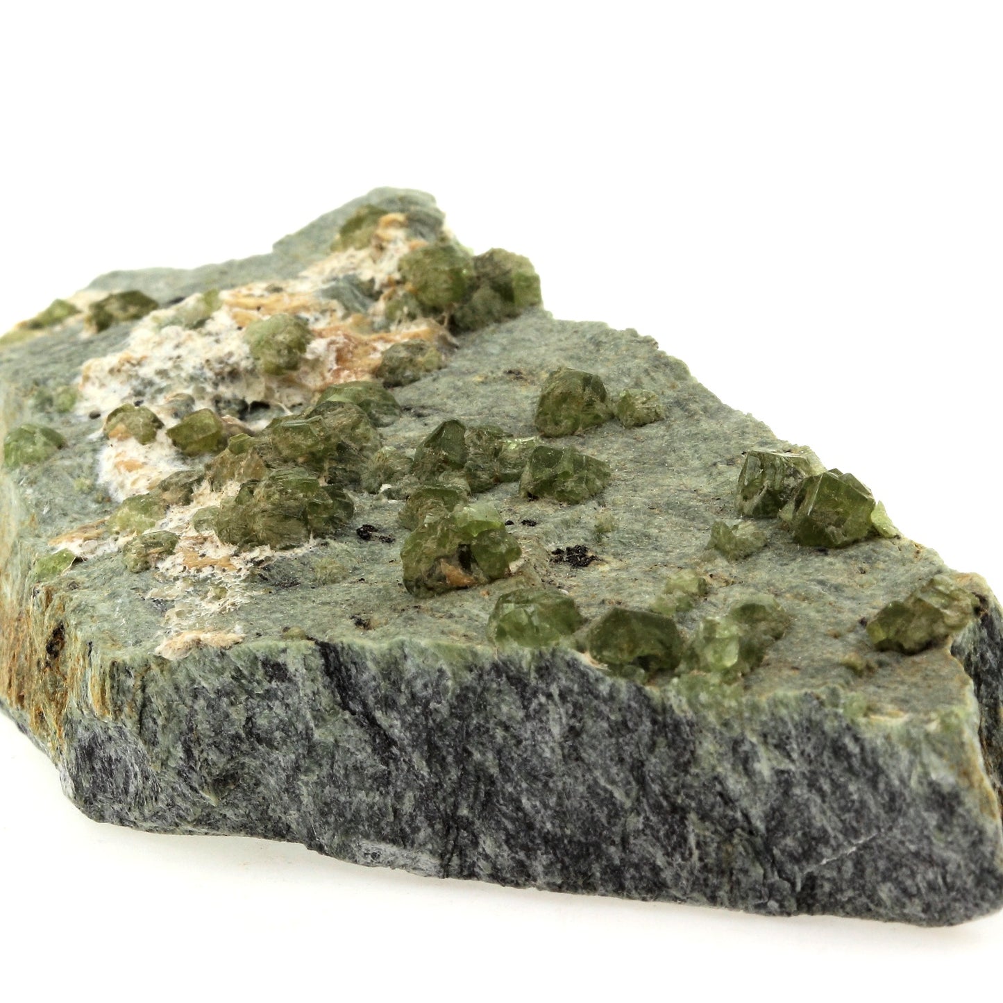 Grenat démantoïde. 912.3 carats. Campo Franscia, Malenco, Italie