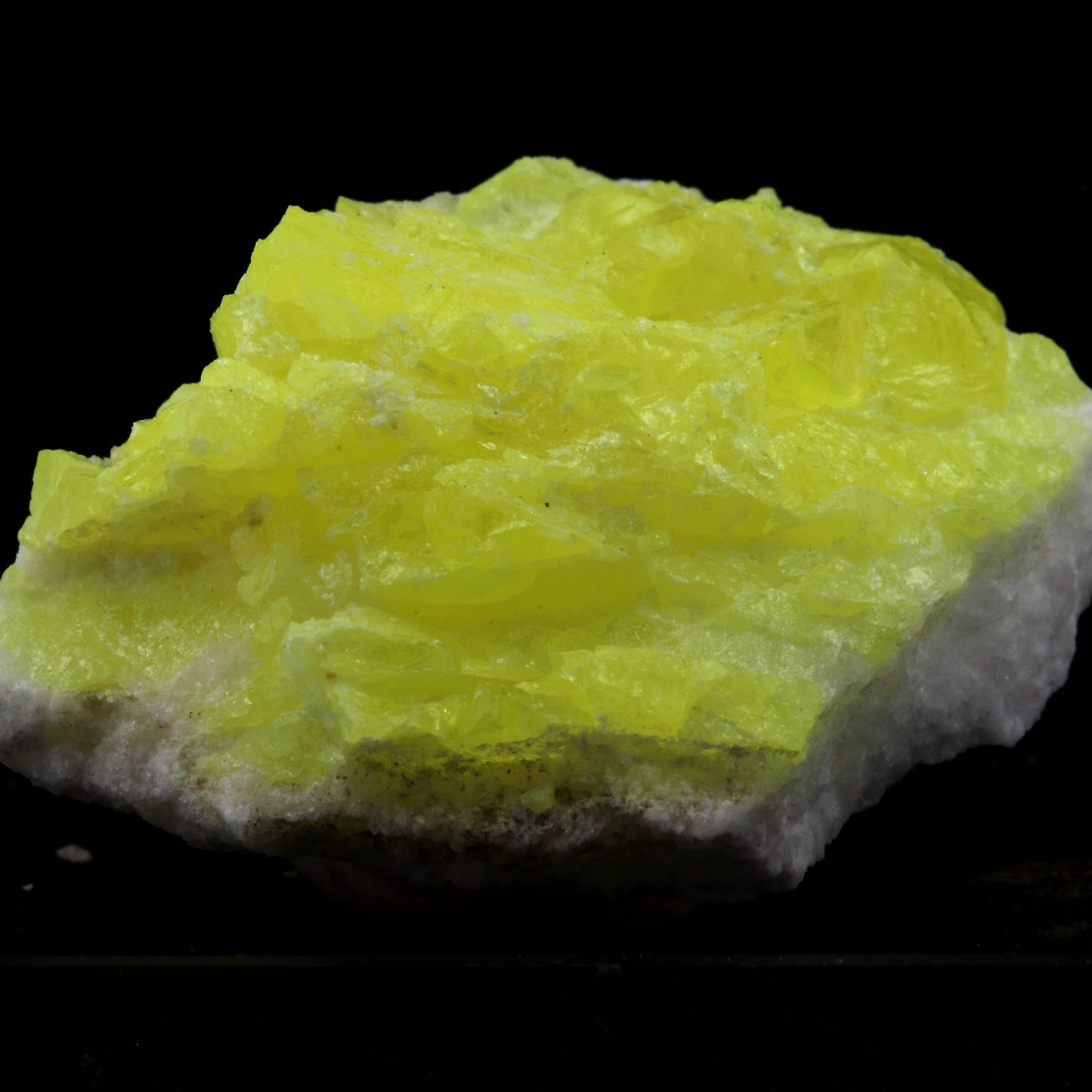 Soufre + Gypse. 57.1 carats. La Maurienne, Savoie, France