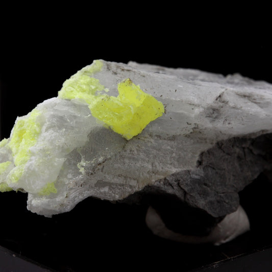 Soufre + Gypse. 102.7 carats. La Maurienne, Savoie, France