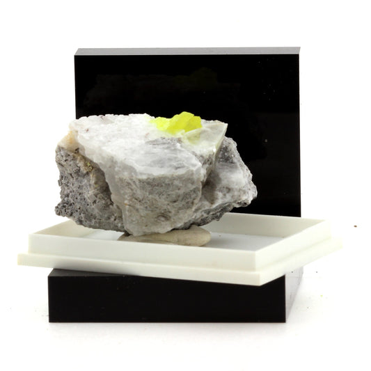 Soufre + Gypse. 155.9 carats. La Maurienne, Savoie, France