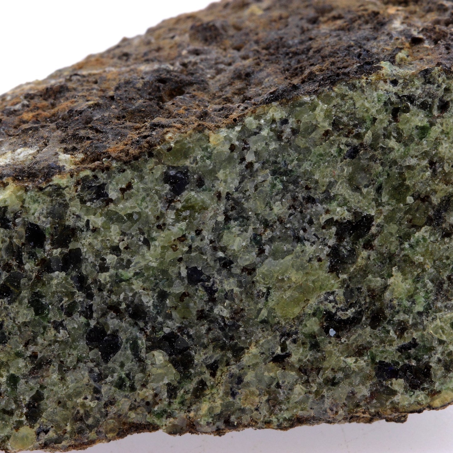 Péridotite, 629.6 carats, Mont Briançon, Haute-Loire, France