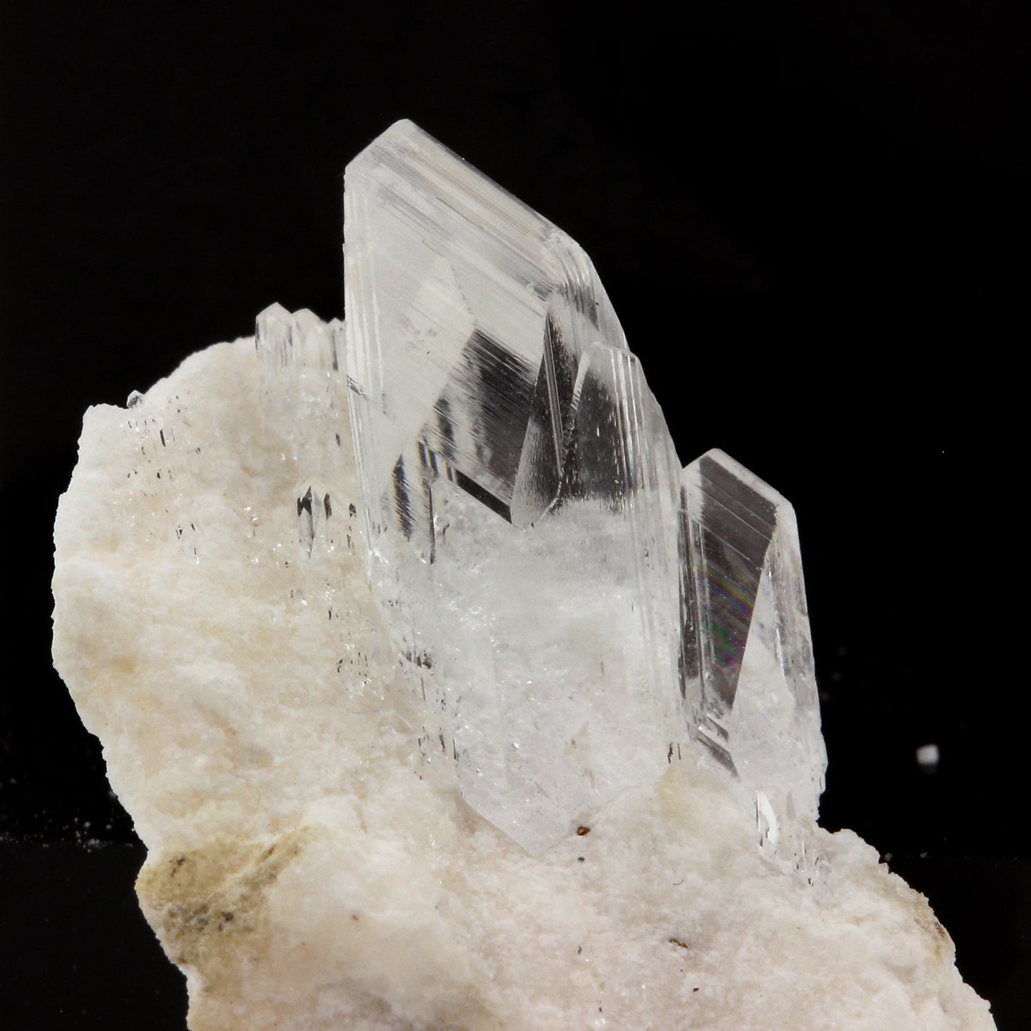 Gypse. 29.4 carats. Gypsum Quarry, Arignac, France