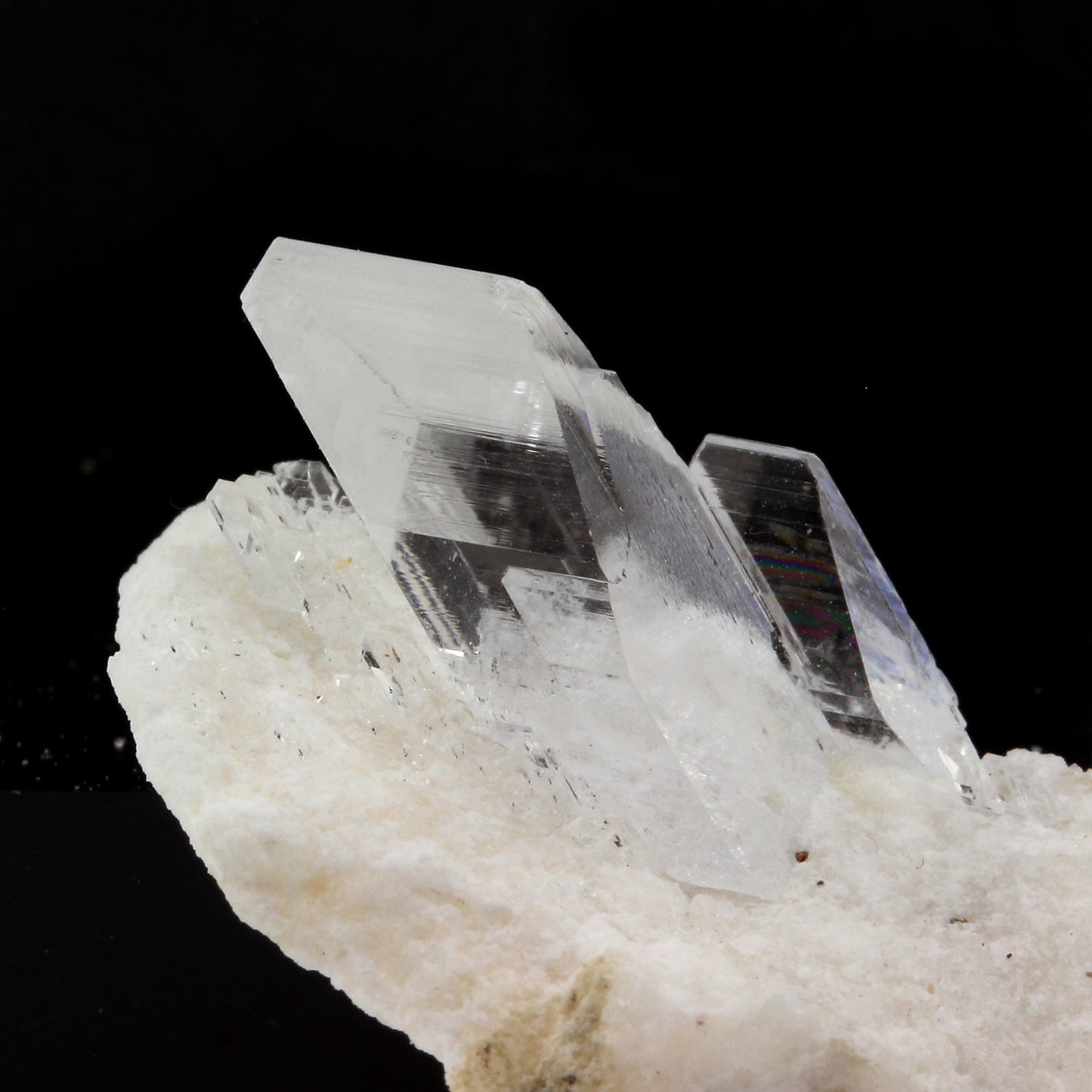 Gypse. 29.4 carats. Gypsum Quarry, Arignac, France