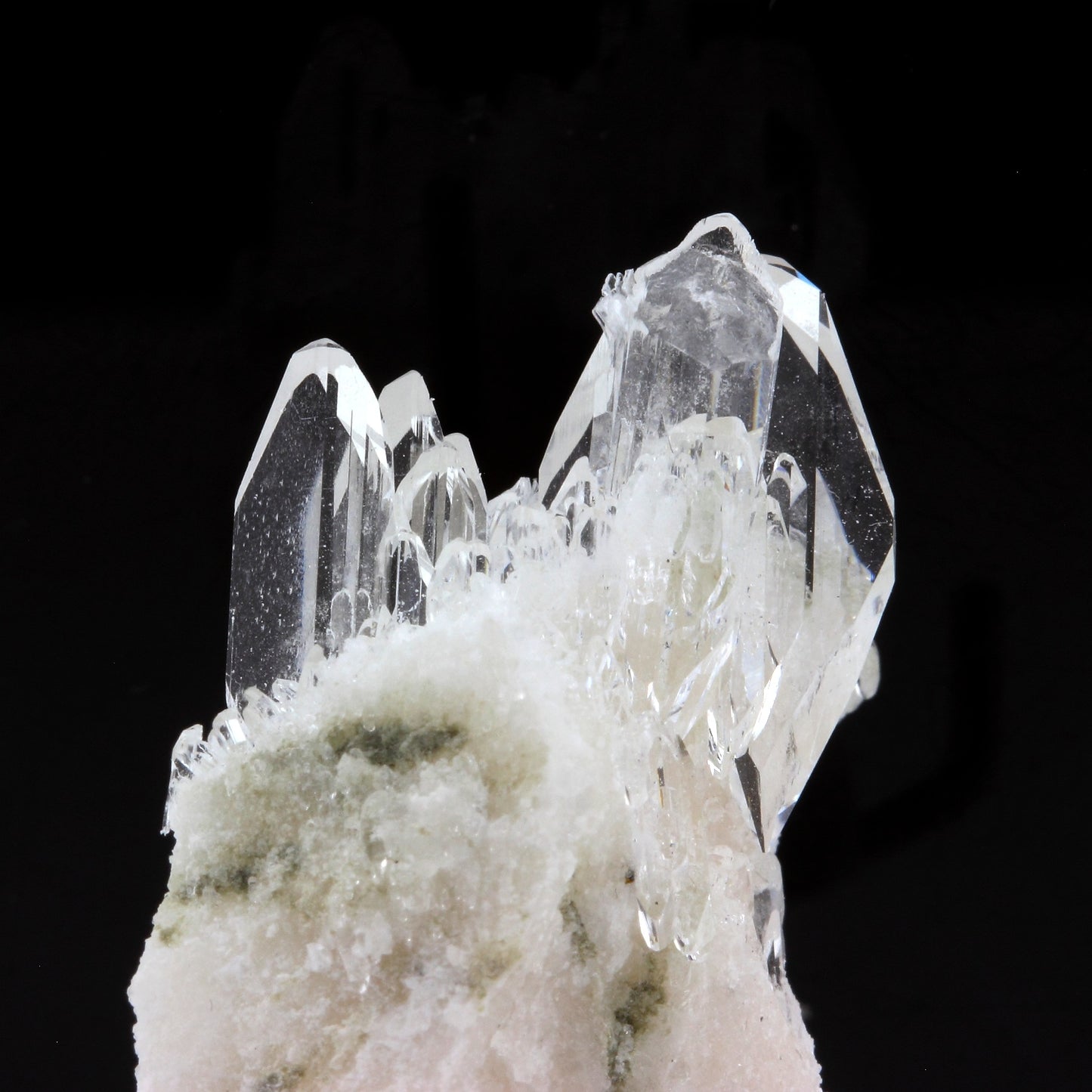 Gypse. 56.2 carats. Gypsum Quarry, Arignac, France