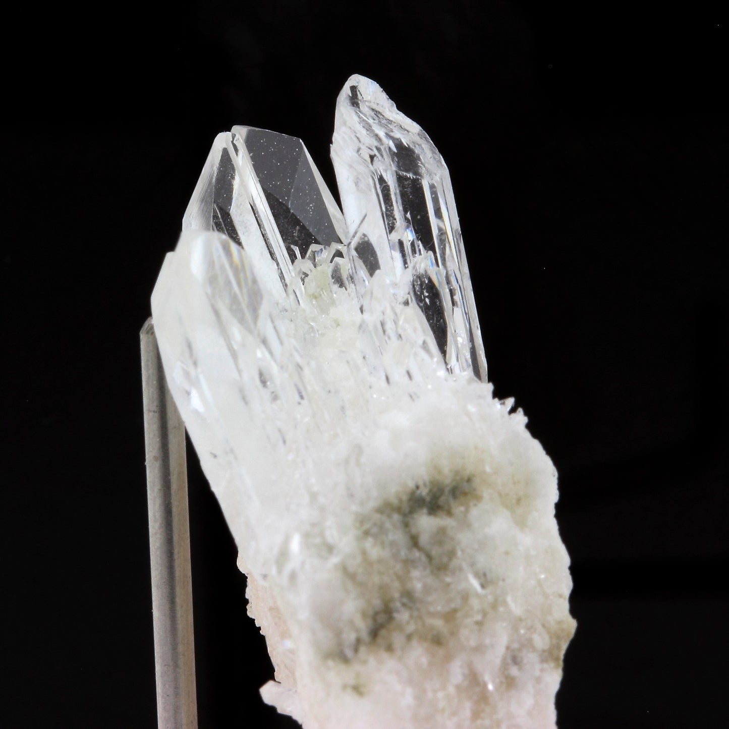 Gypse. 56.2 carats. Gypsum Quarry, Arignac, France