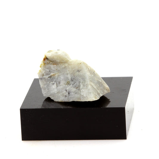 Microcline. 21.1 carats. Buckingham, Québec, Canada