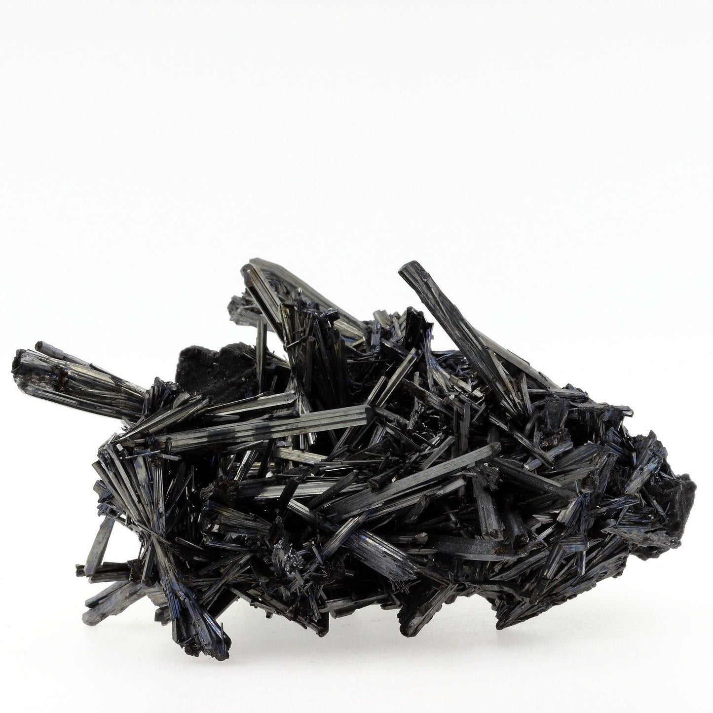 Stibnite. 1470.1 carats. En provenance de Wuning Mine (Wuling Mine; Qingjiang Mine), Qingjiang, Jiujiang, Jiangxi, Chine