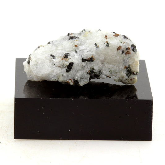 Grenat démantoïde. 22.12 carats. Grenville, Québec, Canada