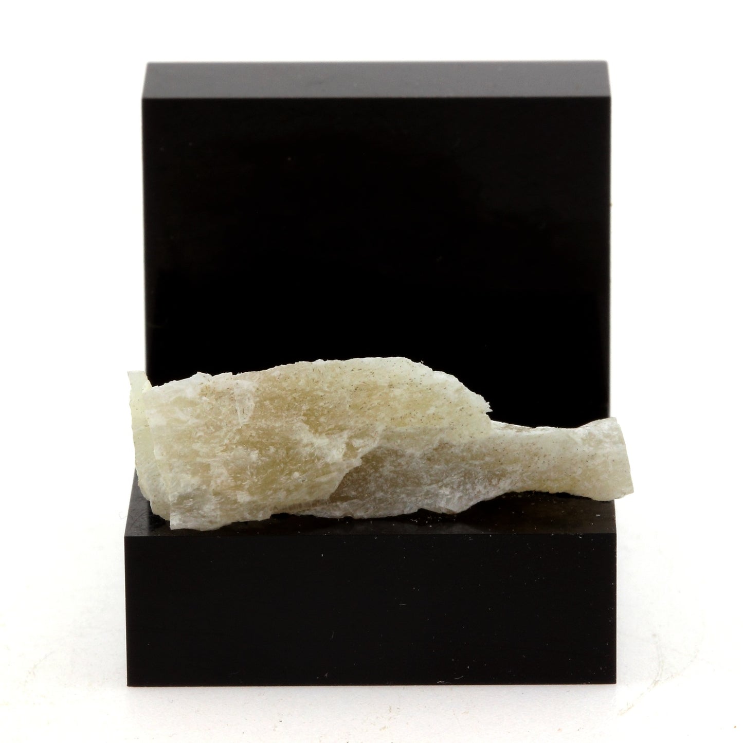 Lamellar Brucite. 15.96 carats. Gouverneur, New York, USA