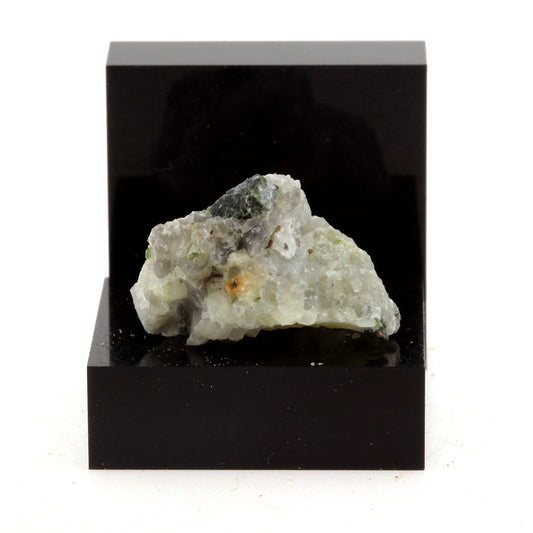 Kirschsteinite. 14.49 carats. Kilmar, Québec, Canada