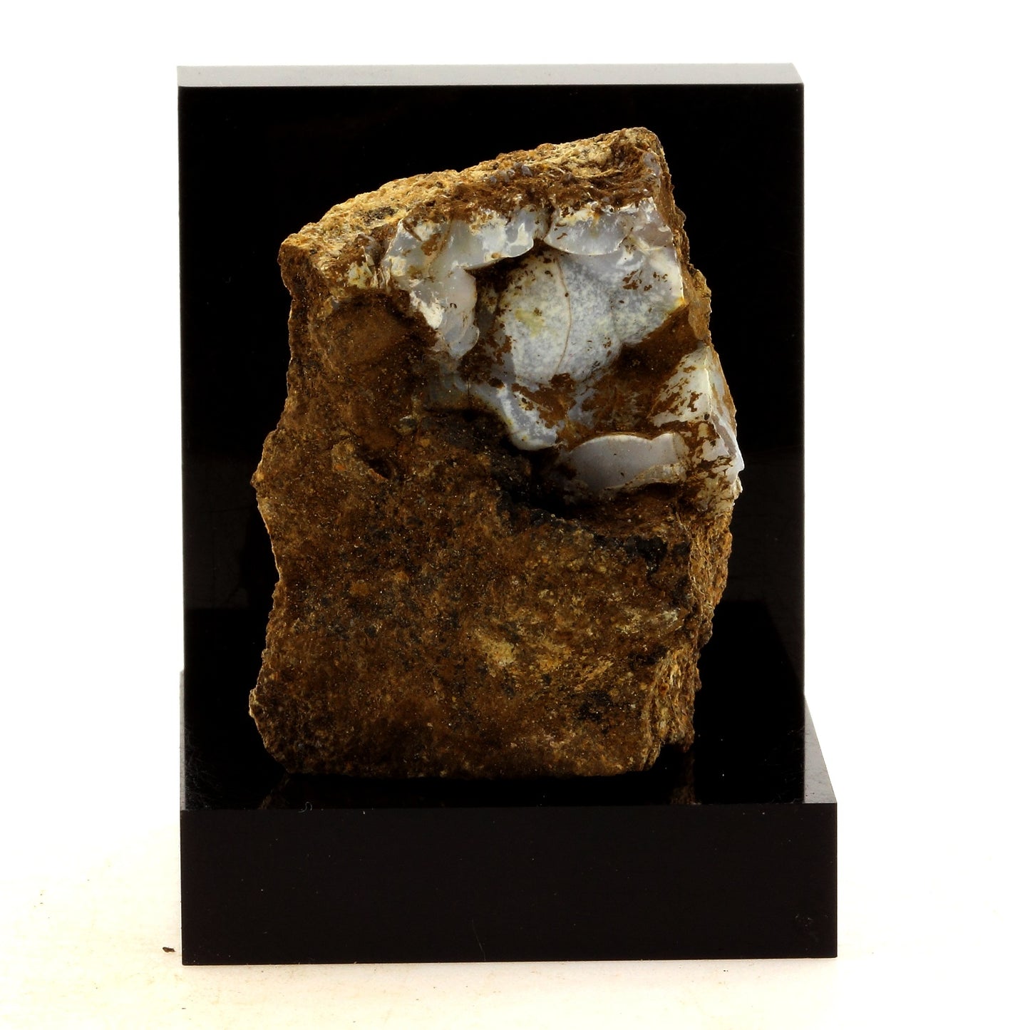 Lussatite. 112.5 carats. Dallet, Puy-de-Dôme, France