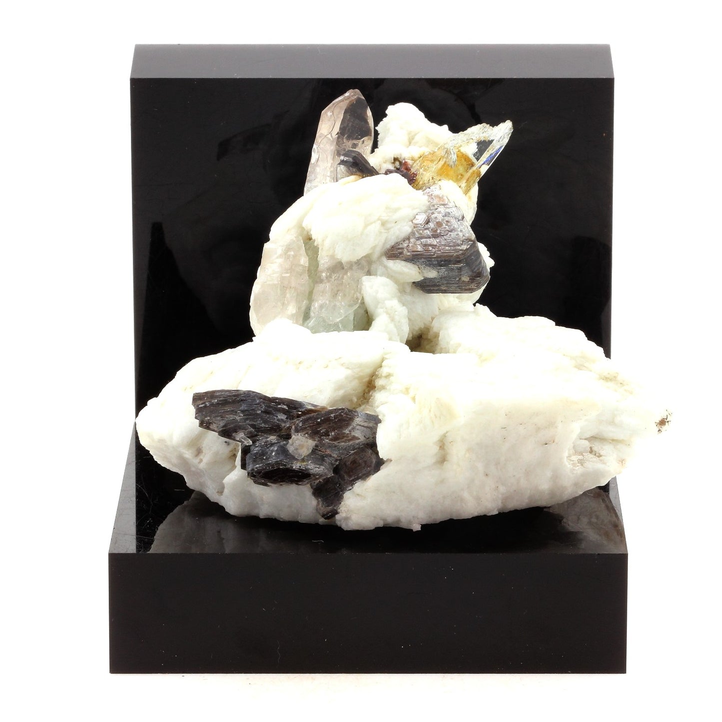 Orthoclase, Quartz, Grenat, Mica. 992.7 carats. Pakistan