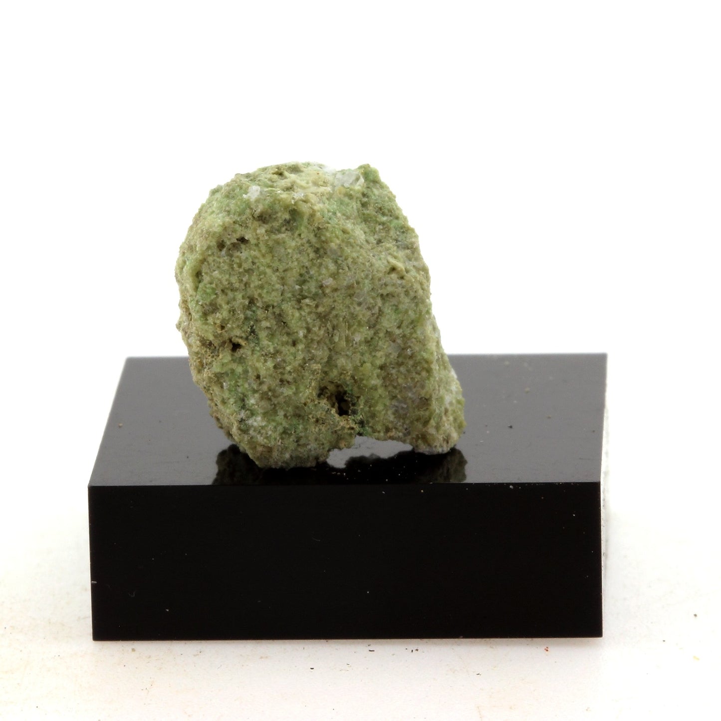 Hellyerite. 30.87 carats. Estrie, Québec, Canada