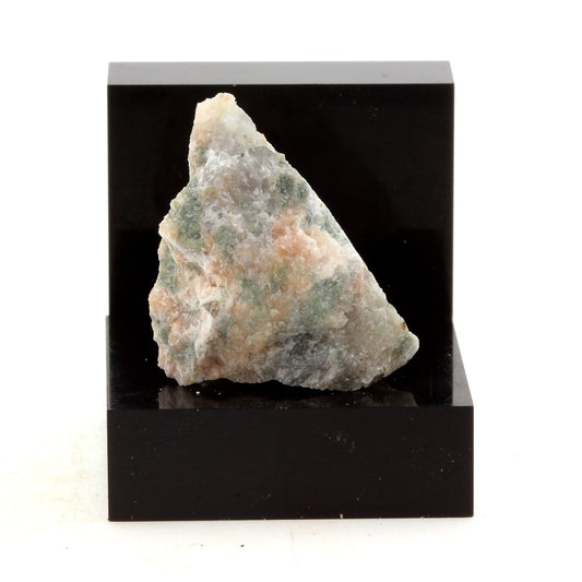 Marbre Calcite. 40.80 carats. Lanark, Ontario, Canada