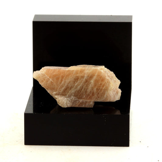 Microcline. 22.31 carats. Buckingham, Québec, Canada