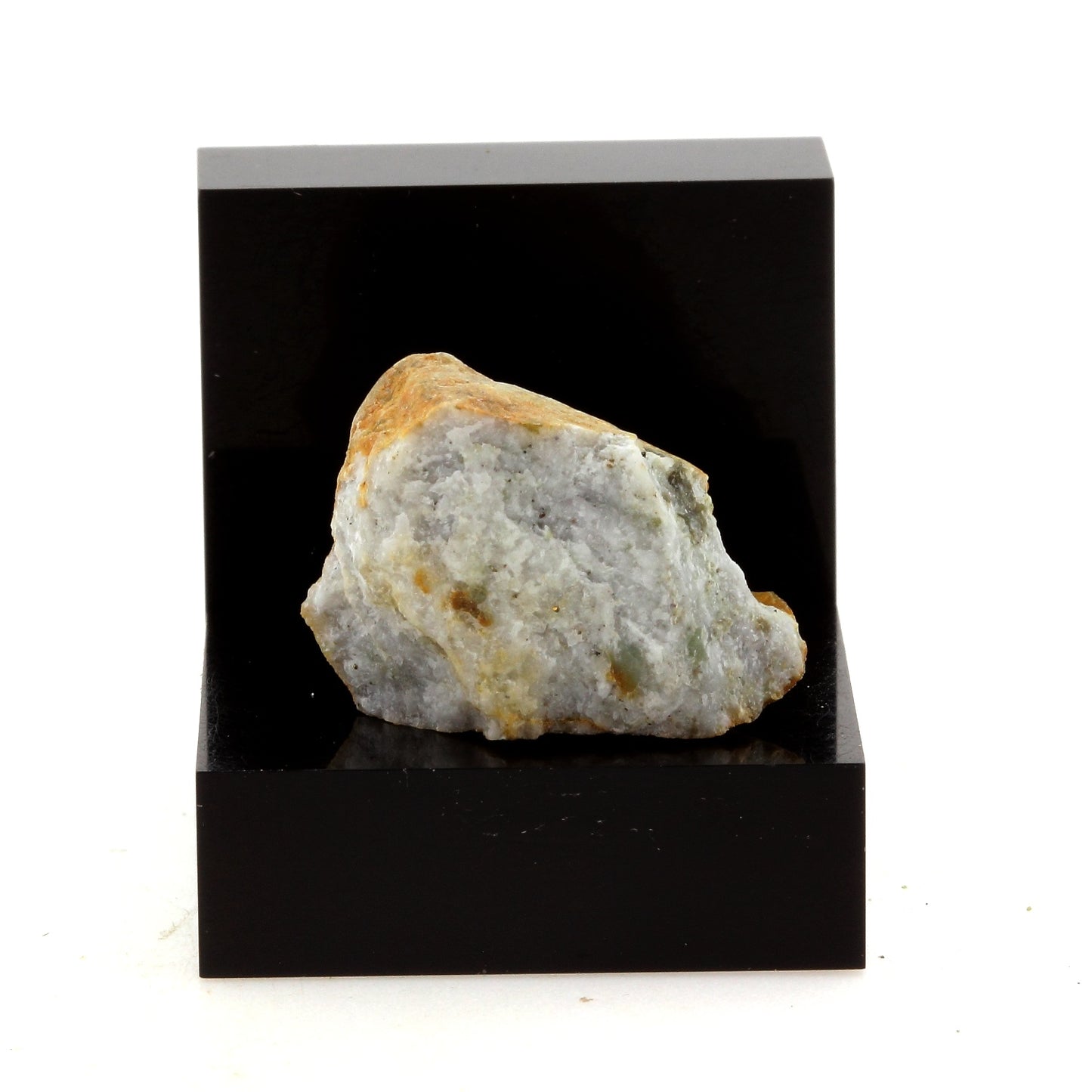 Jarosite. 27.00 carats. Gatineau, Québec, Canada