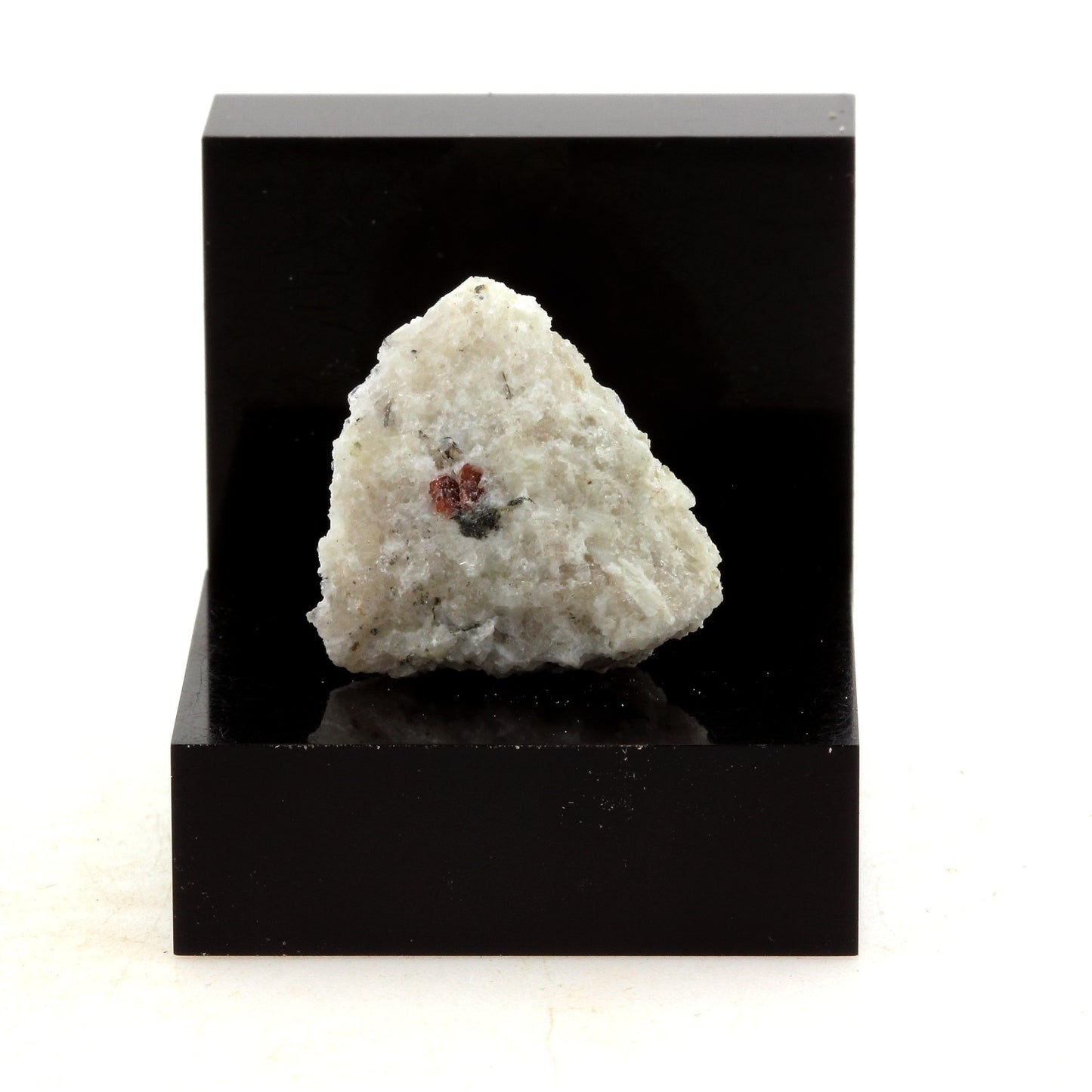 Grenat Schist. 14.26 carats. Willsboro, New York, USA