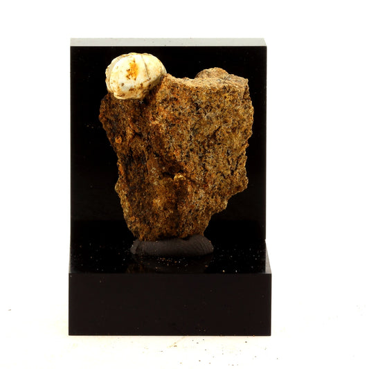 Lussatite. 25.5 carats. Dallet, Puy-de-Dôme, France